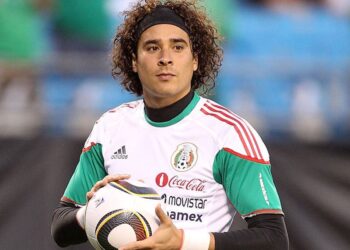 10 vu ban do den toi trong bong da 1