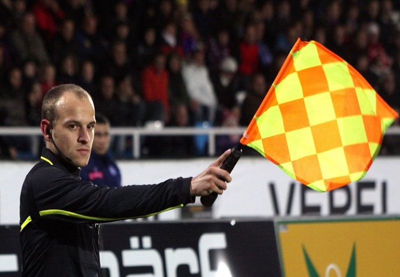 Trọng tài biên là gì? Nhiệm vụ và vai trò của trọng tài biên 20 trong tai bien la gi 2