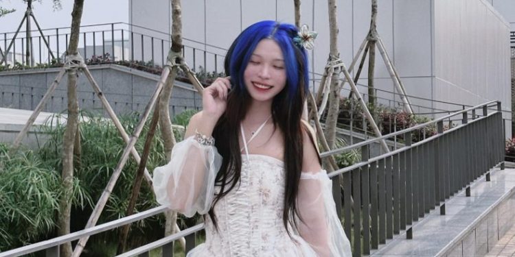 Đắm chìm với cơ thể gợi dục của cô bé mới lớn Nhật Hạ 1 Đắm chìm với cơ thể gợi dục của cô bé mới lớn Nhật Hạ