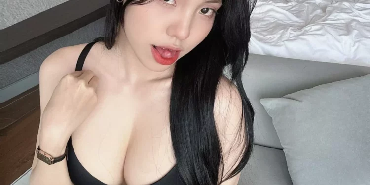 Đắm chìm trước loạt ảnh cosplay nude của nữ onlyfans Lâm Thị Tú Hòa 1 Đắm chìm trước loạt ảnh cosplay nude của nữ onlyfans Lâm Thị Tú Hòa